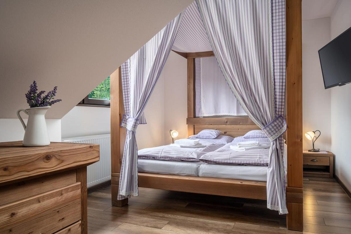 Wellness Hotel Ondrasuv Dvur Bila  Eksteriør billede