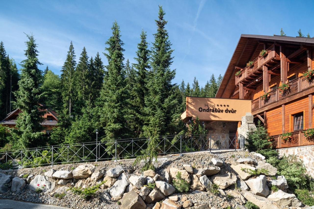 Wellness Hotel Ondrasuv Dvur Bila  Eksteriør billede
